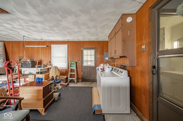 1615 E 44th Street, Anderson, IN 46013