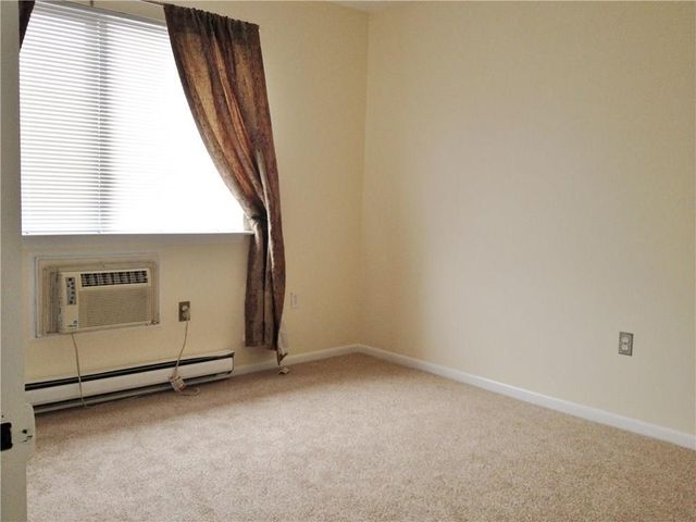 60 Lawn Avenue 24, Stamford, CT 06902