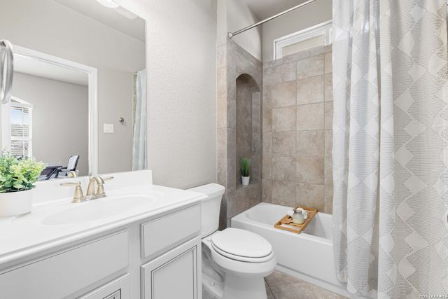 6122 Lowrie Block, San Antonio, TX 78239