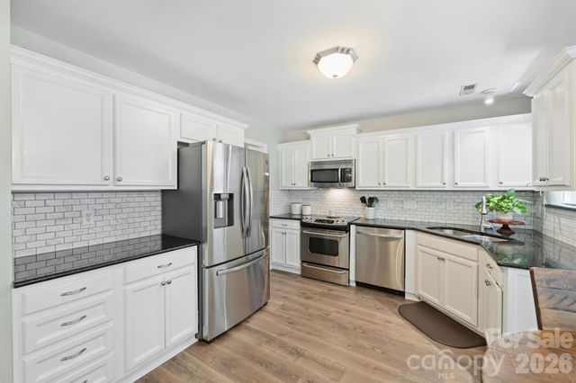 6000 Burnt Mill Run, Matthews, NC 28104