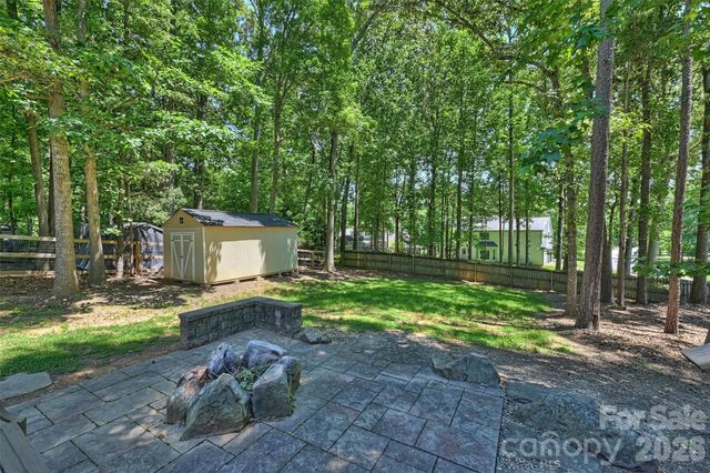 6000 Burnt Mill Run, Matthews, NC 28104