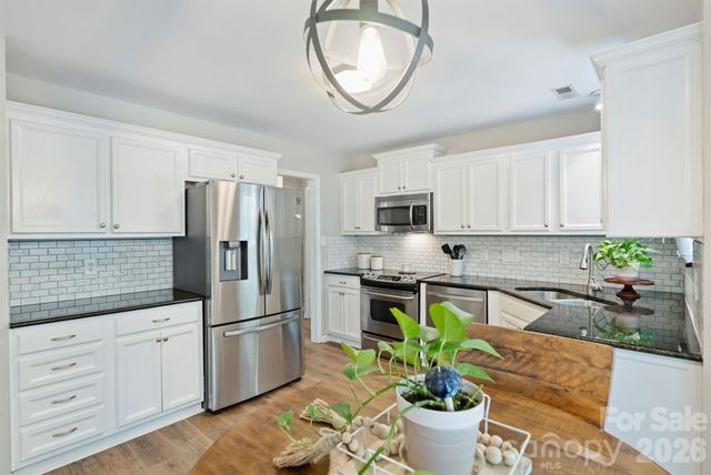 6000 Burnt Mill Run, Matthews, NC 28104