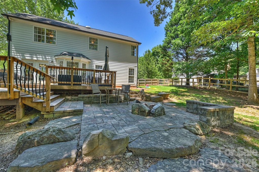6000 Burnt Mill Run, Matthews, NC 28104