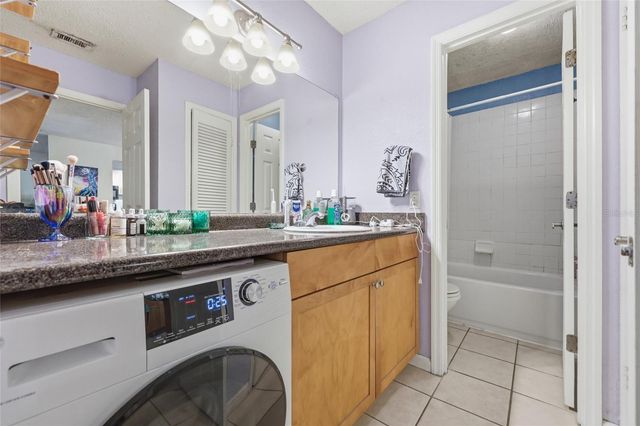 1810 NW 23RD BOULEVARD Bldg 5, 211, Gainesville, FL 32605
