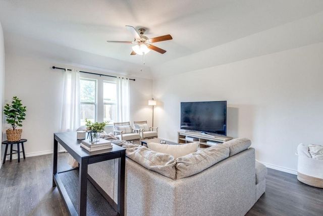 2817 Pioneer Drive, Denton, TX 76210