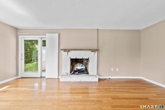 4 Gloria Road, Cromwell, CT 06416