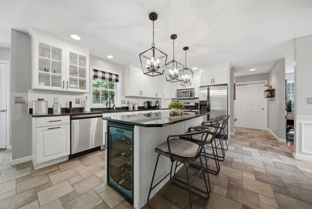 24 Gardensong Drive, Hooksett, NH 03106