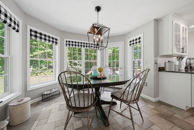 24 Gardensong Drive, Hooksett, NH 03106