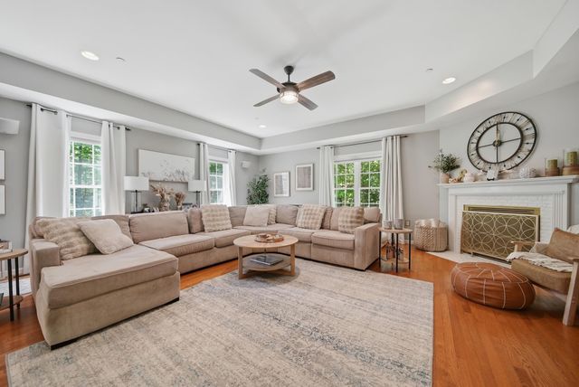 24 Gardensong Drive, Hooksett, NH 03106