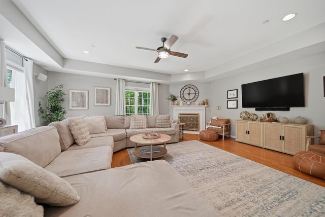 24 Gardensong Drive, Hooksett, NH 03106