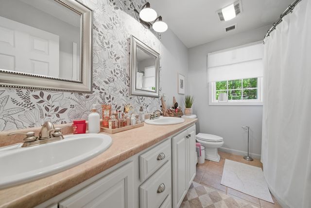 24 Gardensong Drive, Hooksett, NH 03106