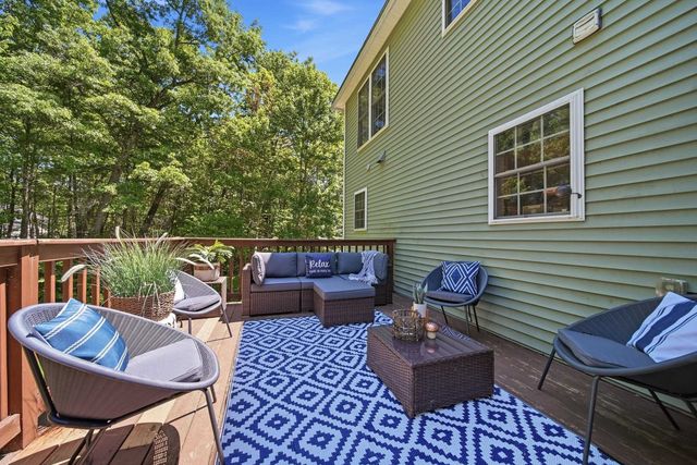 24 Gardensong Drive, Hooksett, NH 03106