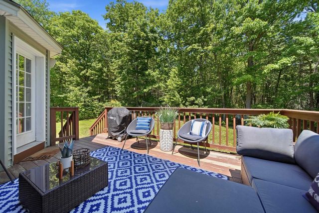 24 Gardensong Drive, Hooksett, NH 03106