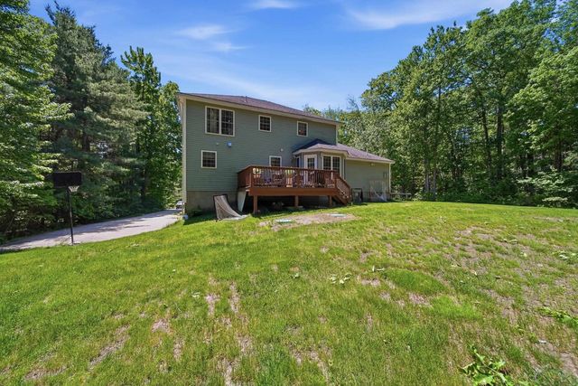 24 Gardensong Drive, Hooksett, NH 03106