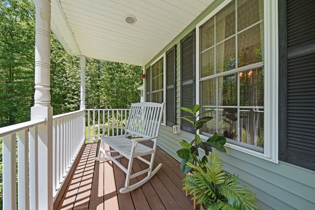 24 Gardensong Drive, Hooksett, NH 03106