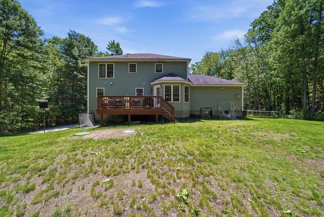 24 Gardensong Drive, Hooksett, NH 03106