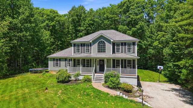 24 Gardensong Drive, Hooksett, NH 03106