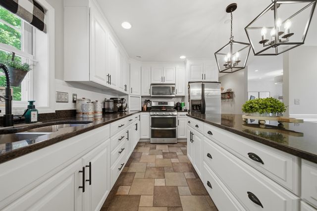 24 Gardensong Drive, Hooksett, NH 03106