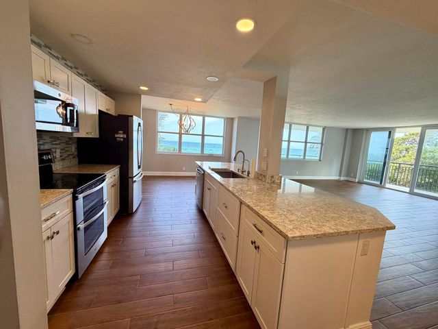 1147 Hillsboro Mile 214, Hillsboro Beach, FL 33062