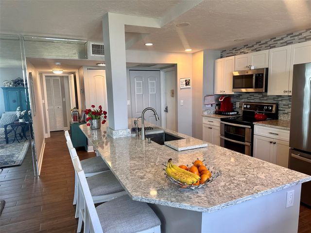 1147 Hillsboro Mile 214, Hillsboro Beach, FL 33062