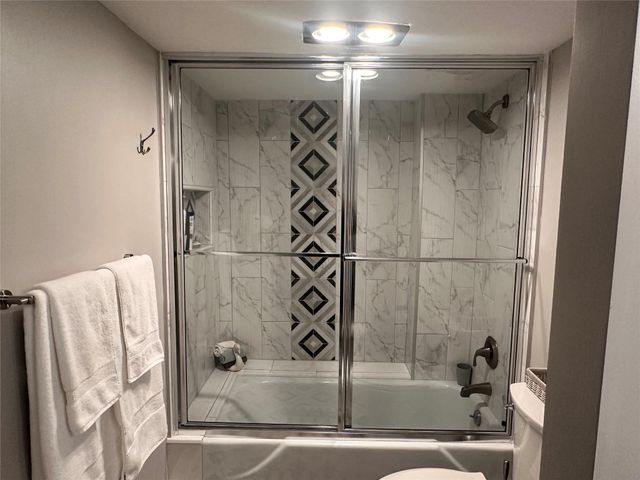 1147 Hillsboro Mile 214, Hillsboro Beach, FL 33062