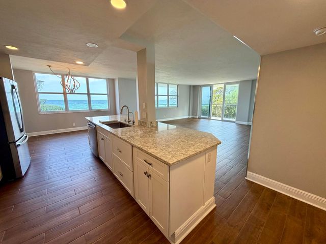 1147 Hillsboro Mile 214, Hillsboro Beach, FL 33062