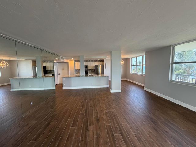 1147 Hillsboro Mile 214, Hillsboro Beach, FL 33062