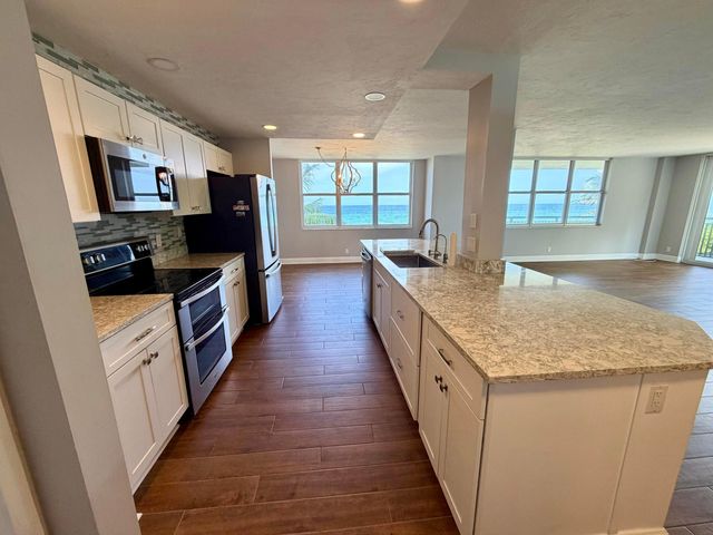1147 Hillsboro Mile 214, Hillsboro Beach, FL 33062
