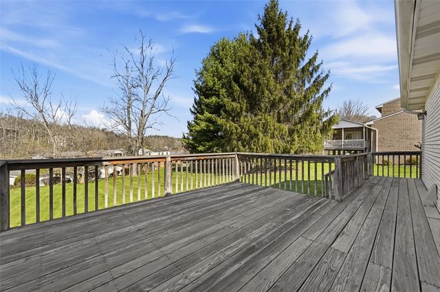 15 Holly Ridge Rd, N Franklin Twp, PA 15301