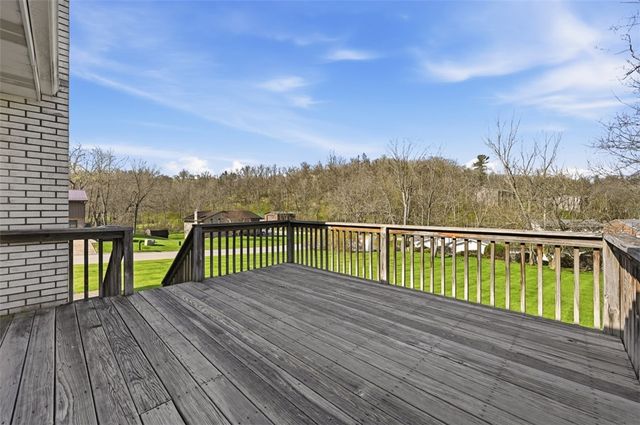 15 Holly Ridge Rd, N Franklin Twp, PA 15301