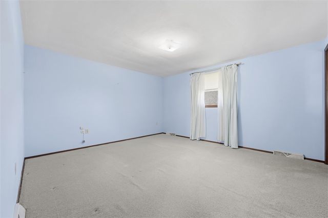 15 Holly Ridge Rd, N Franklin Twp, PA 15301