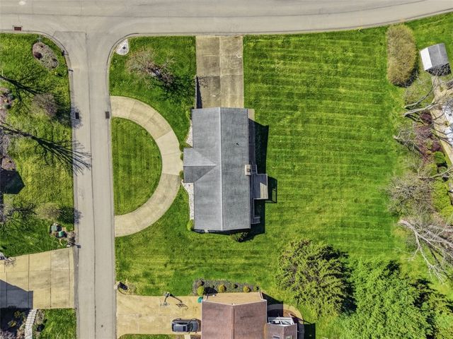 15 Holly Ridge Rd, N Franklin Twp, PA 15301