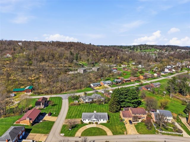 15 Holly Ridge Rd, N Franklin Twp, PA 15301