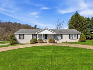 15 Holly Ridge Rd, N Franklin Twp, PA 15301