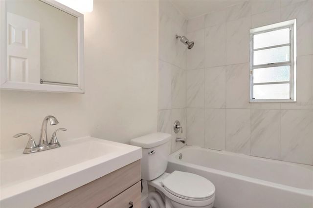 3907 W PINE STREET, Tampa, FL 33607