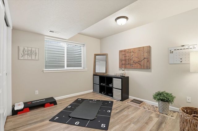 9002 N Sundance Dr, Spokane, WA 99208