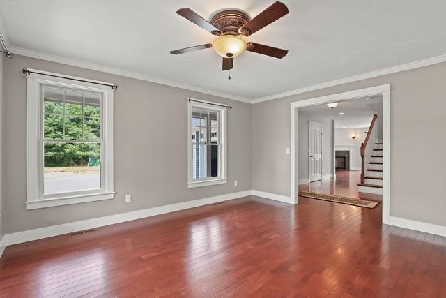 10 Pond Edge Trl, Wareham, MA 02571