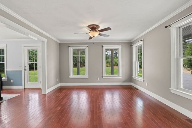 10 Pond Edge Trl, Wareham, MA 02571