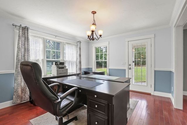 10 Pond Edge Trl, Wareham, MA 02571