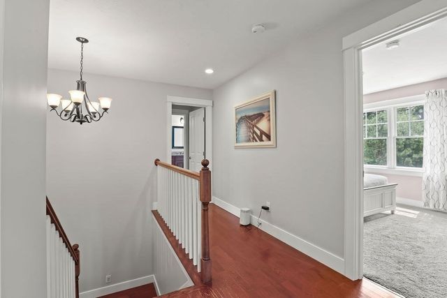 10 Pond Edge Trl, Wareham, MA 02571