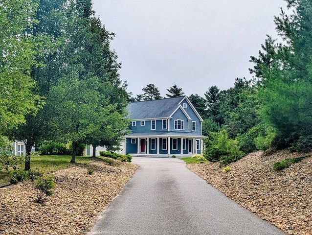 10 Pond Edge Trl, Wareham, MA 02571