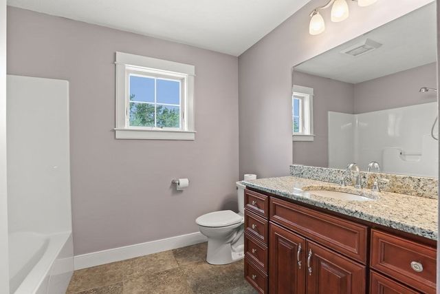 10 Pond Edge Trl, Wareham, MA 02571