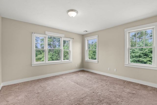 10 Pond Edge Trl, Wareham, MA 02571