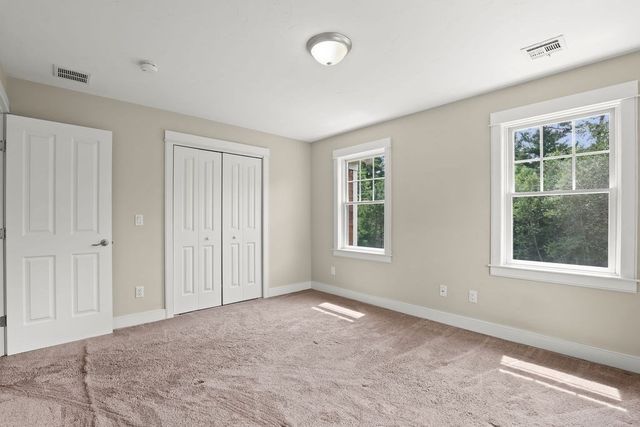 10 Pond Edge Trl, Wareham, MA 02571