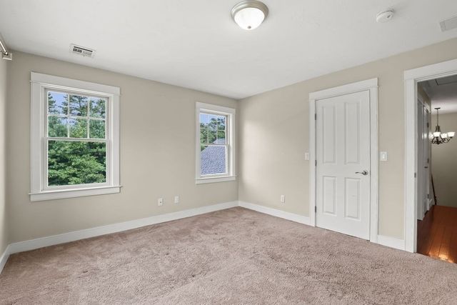 10 Pond Edge Trl, Wareham, MA 02571
