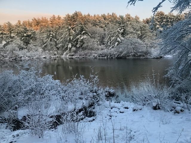 10 Pond Edge Trl, Wareham, MA 02571