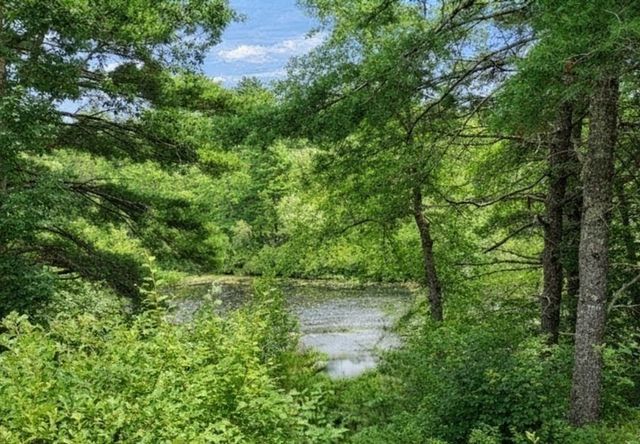 10 Pond Edge Trl, Wareham, MA 02571