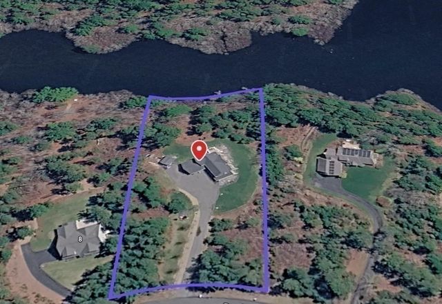 10 Pond Edge Trl, Wareham, MA 02571