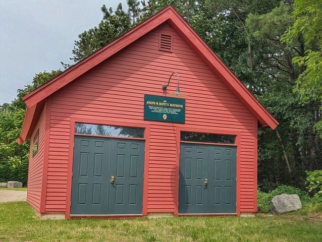 10 Pond Edge Trl, Wareham, MA 02571