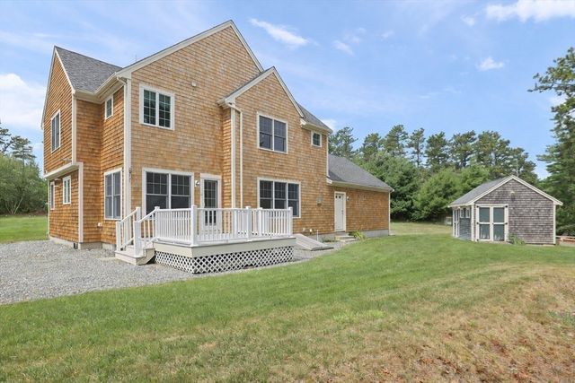 10 Pond Edge Trl, Wareham, MA 02571